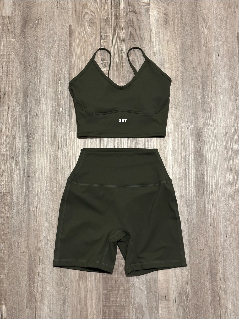 SET Active Sportbody Crop and Shorts
